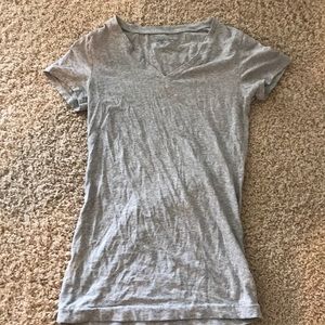 Gap V-line T-shirt